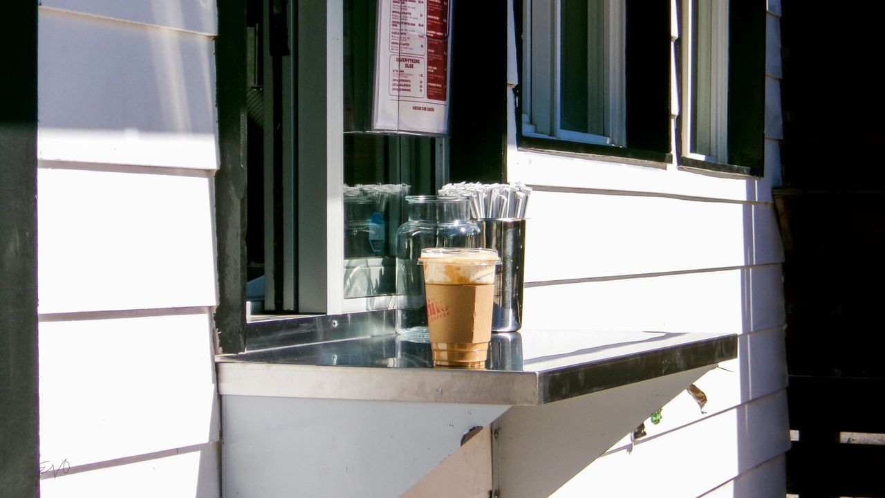 Restaurants and stores now cater to grazing